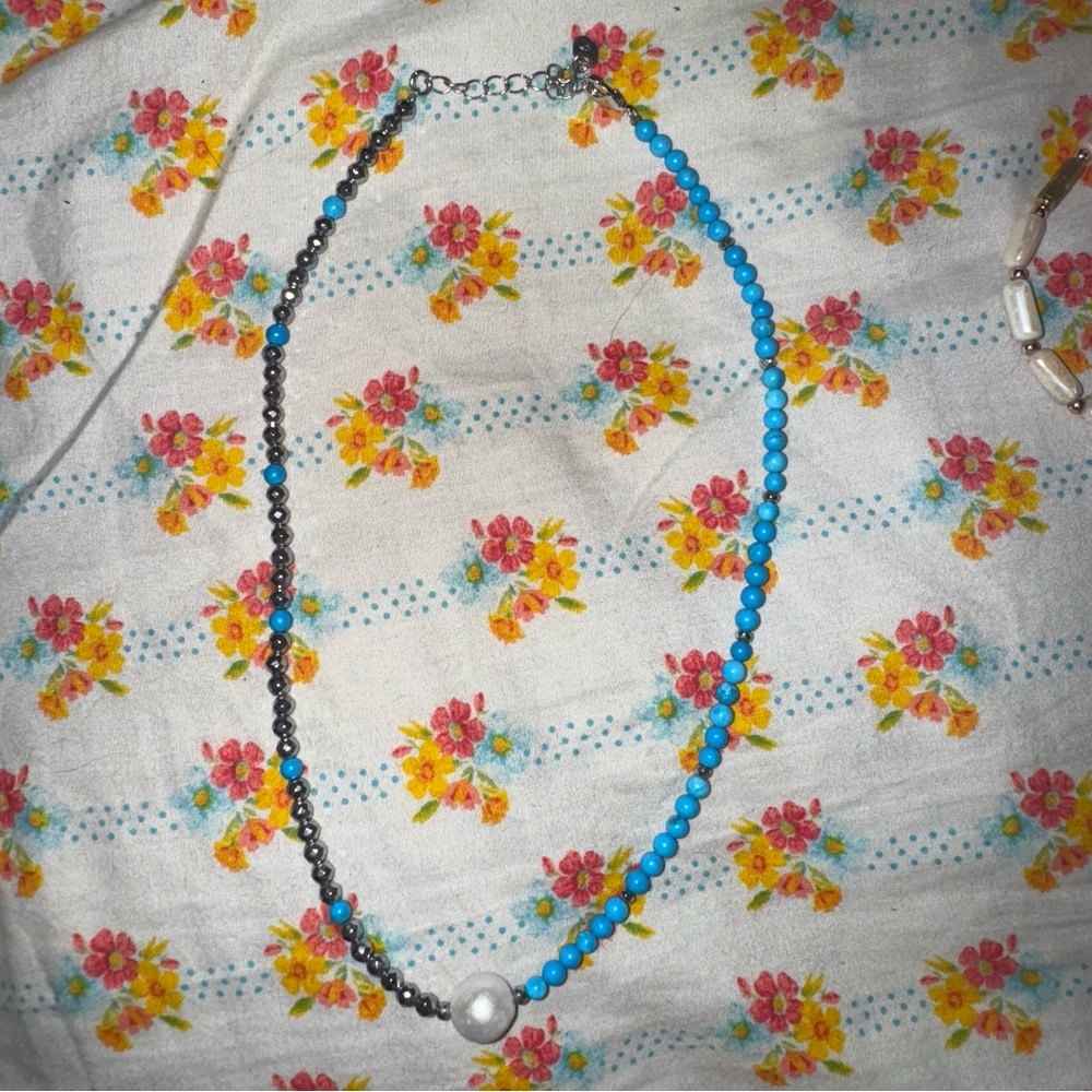 NWOT Elegant Blue Beaded and Pearl Necklace